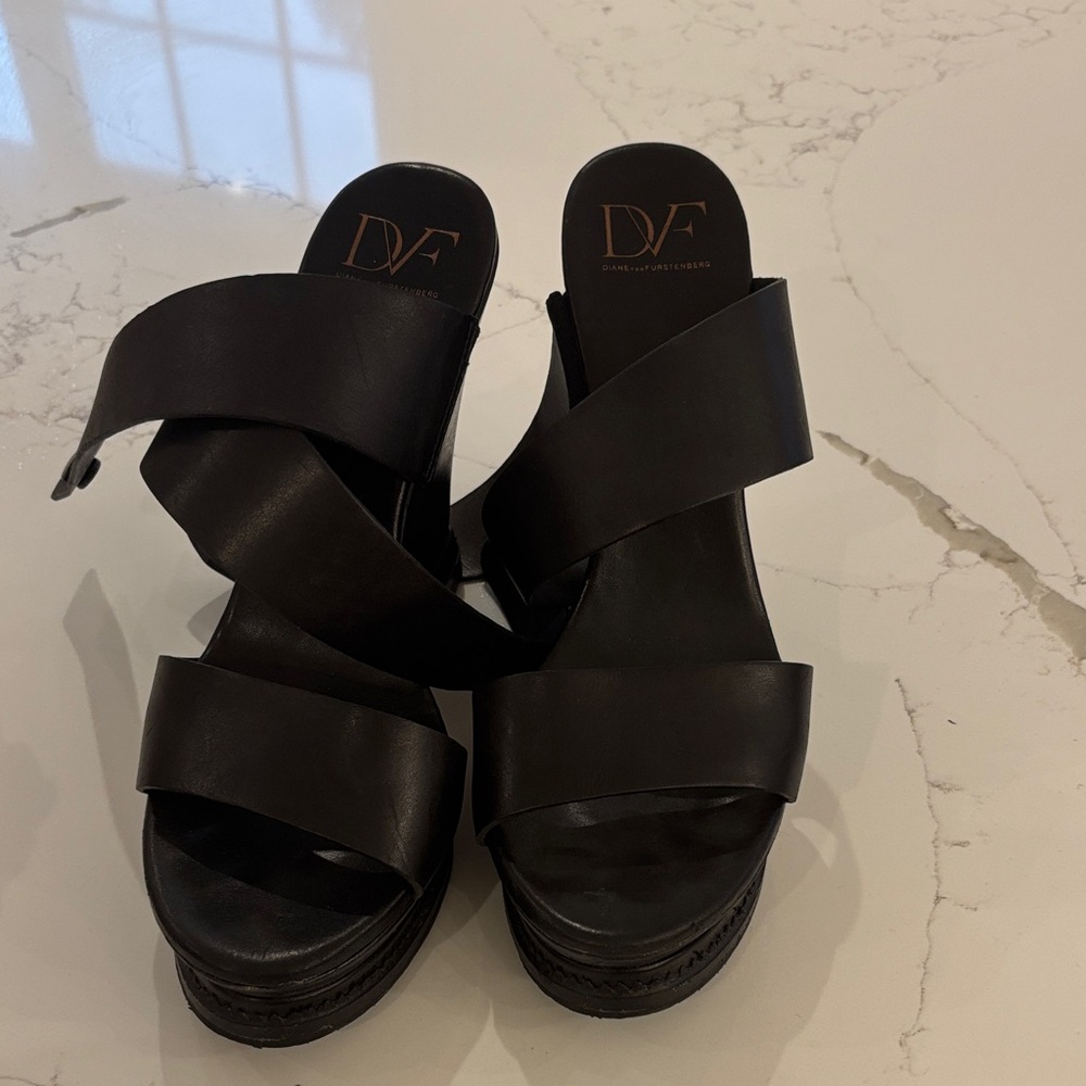 Diane Von Furstenberg Elegant Black Platform Heels